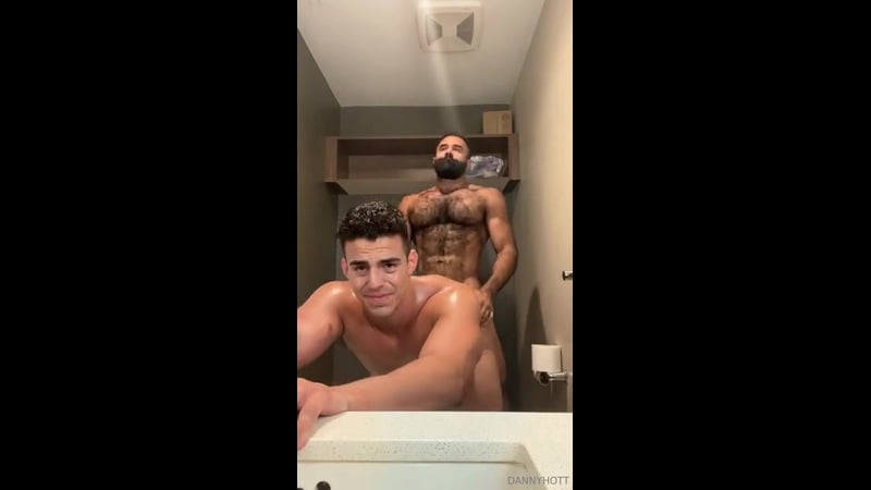 JustTheGays thumbnail for Persian Alpha Wolf (alphatopwolf22) fucks Daniel Mendoza (dannyhott)