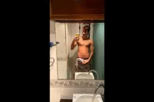 JustTheGays thumbnail for Quick jerk off in the bathroom – Alec Santos (alec_sants)