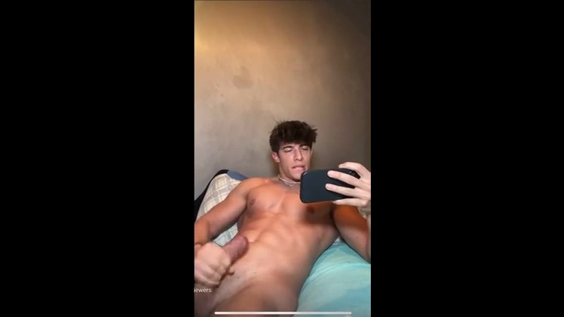 JustTheGays thumbnail for Watching porn in bed and jerking off till I shoot a load over my abs – Sergio Mengual (sergio.mengual)