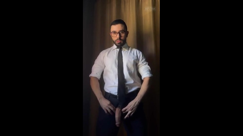 JustTheGays thumbnail for Jerking off after work and shooting a big load – Matthewbigcock