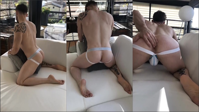 thumbnail for davidtwist – showing off my ass on the sofa