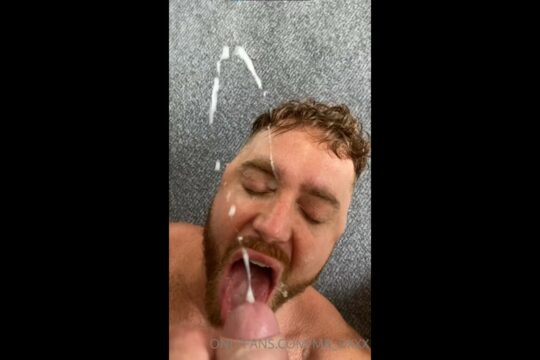 JustTheGays thumbnail for Sucking dick and getting a load over my face Mr_DXXX