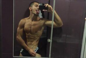 JustTheGays thumbnail for Flexing while in the shower DylonSC