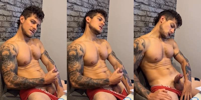 JustTheGays thumbnail for Jacked stud jerks off