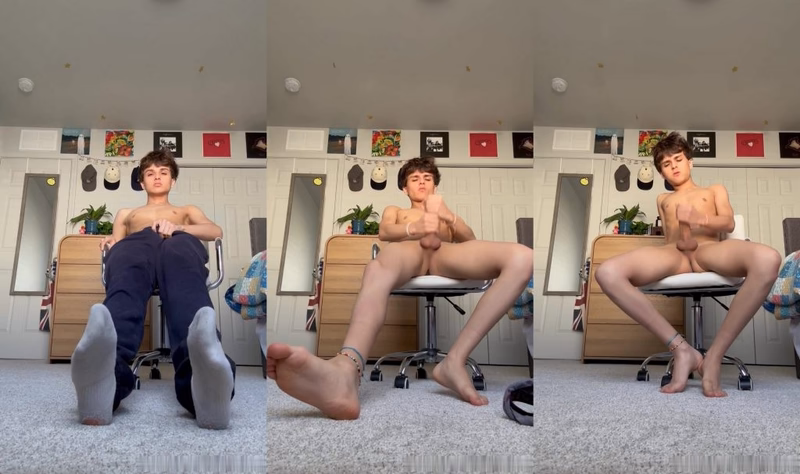 JustTheGays thumbnail for Hung twink Sawyersroom jerks off - amateur gay porn from OnlyFans JustForFans GayForFans - Big Cock, Young/Twink, Jerk Off